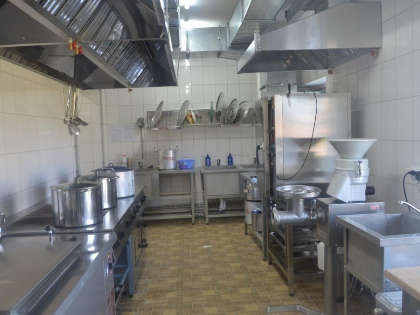 ​Пищеблоки двух школ в Сретенском районе оснастят новым оборудованием